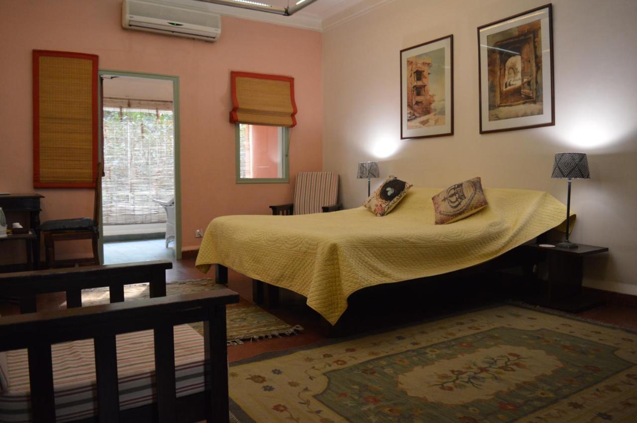 G 49 Bed & Breakfast 뉴델리 외부 사진